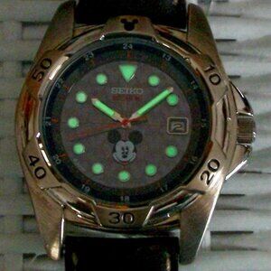Disney Solar men’s Seiko Mickey Mouse watch!  Retired! Hard To Find!